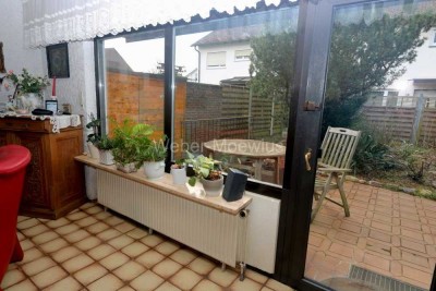 Einfamilien-Reihenhaus mit Terrasse, Garten, überdachtem Balkon, Hobbyraum mit Bar, Garage