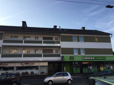 Renov. 4 -Zi.-Whg m. 120 qm neu zu vermieten !