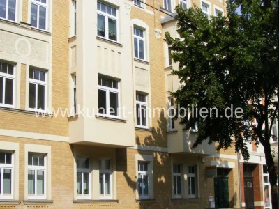 Gepflegte 4-Zimmer-Wohnung im 2. OG mit Balkon und Blick ins Grüne sowie Stellplatz im Innenhof