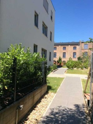 Freundliche und neuwertige 2-Zimmer-EG-Wohnung mit luxuriöser Innenausstattung mit EBK in Düren