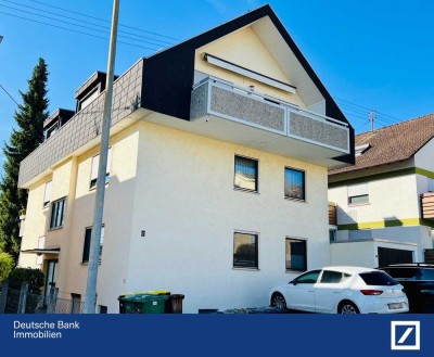 Mit Fernblick und von der Sonne angelacht: 2-Zimmerwohnung mit Balkon und Außenstellplatz