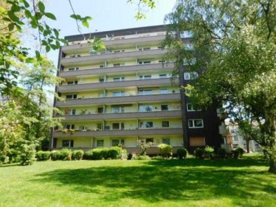 ***Renoviert und bezugsfertig... großzügige 2 Zimmer-Wohnung mit Balkon***