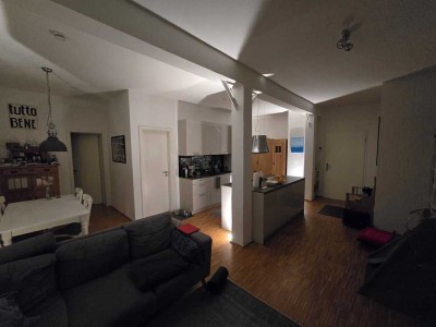 Geschmackvolle 4-Zimmer-Loft-Wohnung mit geh. Innenausstattung mit Balkon und EBK