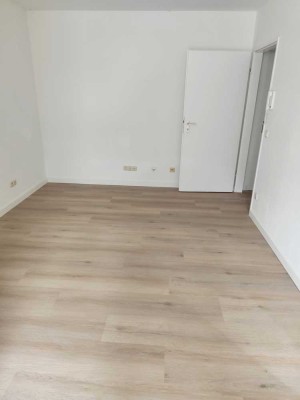 Erstbezug nach Renovierung: 2-Zi-Wohnung mit EBK und Terrasse in Salzmünde