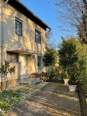 Großes Reiheneckhaus im Top Zustand in begehrter Lage am Dichterviertel