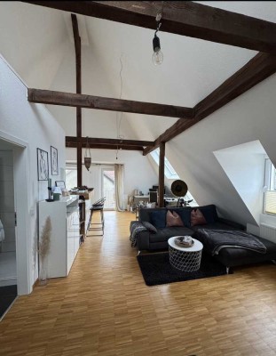 gemütliche Dachgeschoss-Wohnung im sanierten Altbau