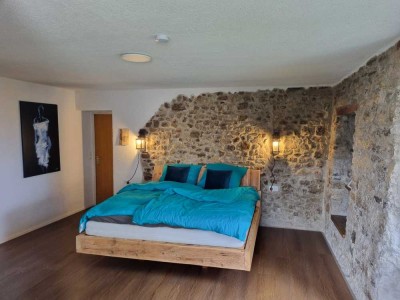 Stilvolle 3,5-Zimmer-EG-Wohnung mit Garten, EBK, Kamin mit Kunst ab 10/25