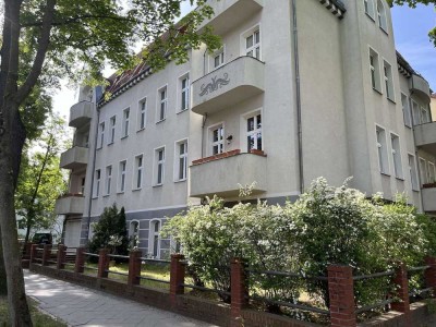 Neuer Preis: Karlshorst: Schöne Altbauwohnung  - Bezugsfrei