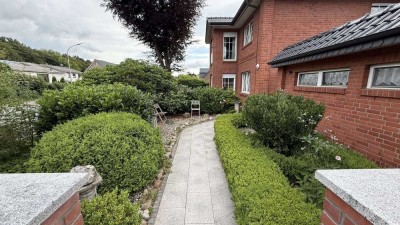 Großzügige 4-Zi-OG-Wohnung, 2 Bäder, 3 Balkone, Doppelgarage