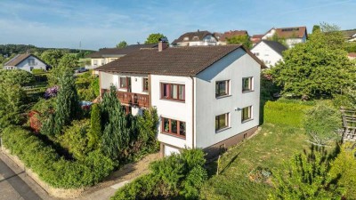 Ein-Zweifamilienhaus mit vielen Nutzungsmöglichkeiten und großem Garten in attraktiver Lage
