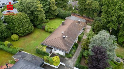 Großzügiger Bungalow mit DG-Ausbaupotential und traumhaftem Garten in Grünwald – Ihr Rückzugsort!