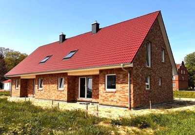 ERSTBEZUG / NEUBAU FERIEN-DOPPELHAUSHÄLFTE AN DER OSTSEE IN STRANDNÄHE