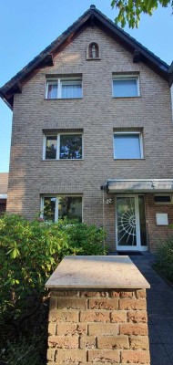 Gepflegtes Reiheneckhaus mit 6 Zimmern in Köln-Lindweiler provisionsfrei zu verkaufen