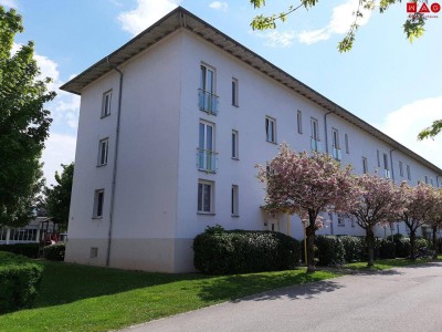 Seltene Gelegenheit in begehrter Lage! Gemütliche 2-Zimmer Wohnung mit bodentiefen Fenstern, praktischem Abstellraum UND kostengünstigem Parkplatz direkt vor der Haustüre!
