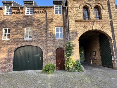 Denkmalgeschütztes-SCHWEIZERHAUS-mit Garage im Zentrum von ALT-KASTER . Erstbezug