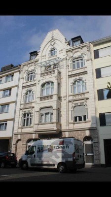 1,5 Zimmer DG-Wohnung im Hinterhaus von einem Altbau zu vermieten!