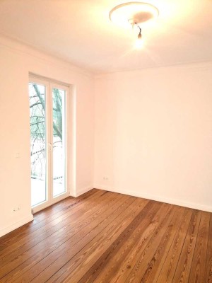 kernsanierte 2-Zimmer-Wohnung mit Balkon in Hoheluft-West