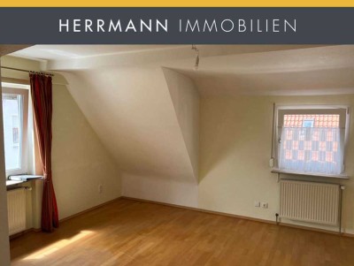 Dachgeschoss im Zentrum der Stadt - 2,5 Zimmer mit neuer Heizung und renoviertem Bad