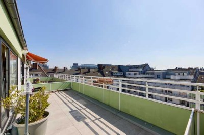Innenhoflage! Renoviertes Apartment mit großer Sonnenterrasse, Keller und Garage in begehrter Lage