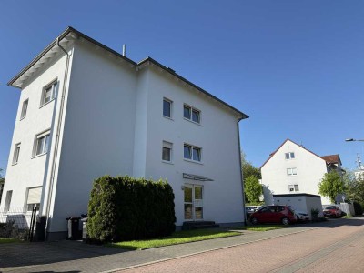 3,5 Zimmerwohnung mit Balkon, Einbauküche und Einzelgarage! *Provisionsfrei*