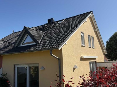 Doppelhaushälfte mit Carport, Erstbezug nach Sanierung