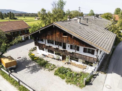 Traditionelles Bauernhaus mit Nebenhaus
 und wunderschönem Garten