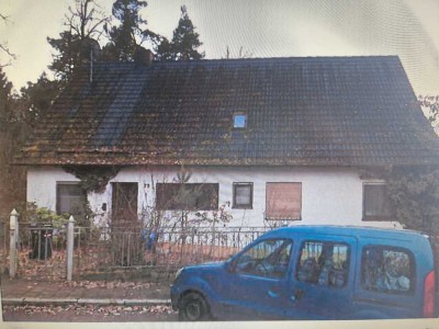 Großes Einfamilienhaus in sehr schöner, grüner Lage in Lindelburg