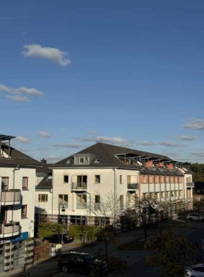 Große 3/4-Raum Dachgeschosswohnung mit Terrasse und EBK, befristet für 10-14 Monate