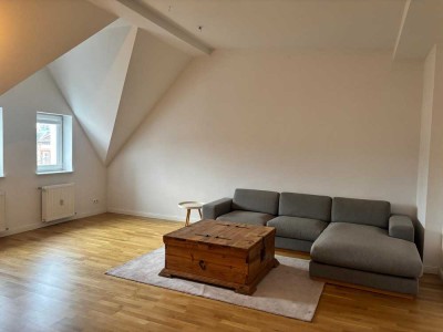 Helle 2-Zimmer Dachgeschosswohnung mit Balkon in Berlin-Steglitz