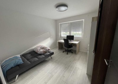 Schöne Wohnung mit vier Zimmern sowie Balkon und Einbauküche in Kirrlach