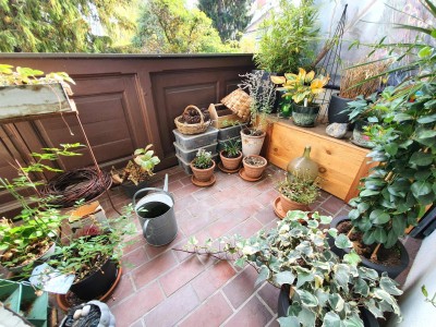 * * * GROSSZÜGIGER STIL-ALTBAU mit TERRASSE + BALKON + LOGGIA... nächst LKH UND KF-UNI... IDEAL FÜR WOHNEN + HOME-OFFICE * * *