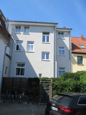 Nette 1-Zimmerwohnung mit Balkon und EBK im renovierten Altbau Zentrum.