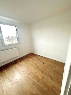 *Renovierte 3 Zimmerwohnung mit Balkon und EBK*