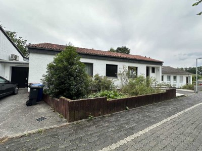 Von privat: 4,5-Raum-Einfamilienhaus mit EBK und grossem Garten in Schwalbach am Taunus