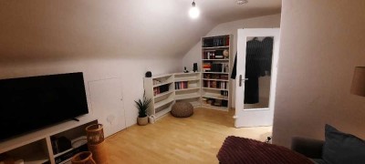 Ruhige 2-Raum-Dachgeschosswohnung in Mannheim, Einbauküche kann von Vormieter gekauft werden