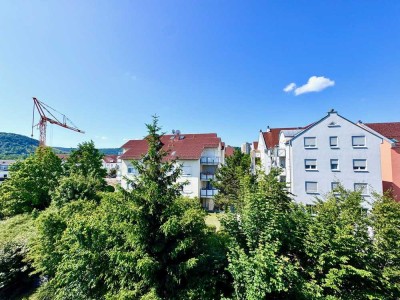 Tolle 2-Zimmer Dachgeschoss Wohnung mit EBK, Loggia und TG-Stellplatz in Winnenden zur Miete.