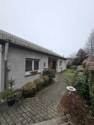 Freistehendes Einfamilienhaus in Waldrandlage mit Fernblick in Niederweimar!