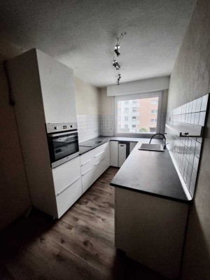 ETW-Schwimmbad & Sauna - 10m Süd Balkon- 2 Zi-Einbauküche