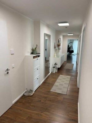 Zentrale OG Wohnung in SHS (99,07 qm, 3 Zimmer)