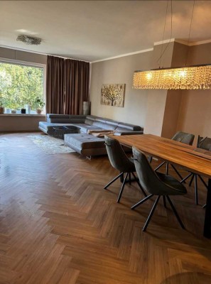 Sanierte EG-Wohnung mit Einbauküche, Terrasse & Garten in ruhiger Anwohnerstraße