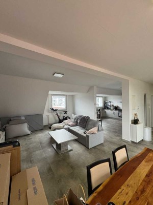 Traumhaft schöne Maisonette Wohnung mit Balkon