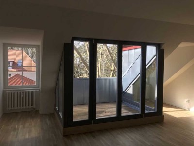 Exklusive, sanierte 3-Zimmer-Dachgeschosswohnung mit geh. Innenausstattung mit EBK