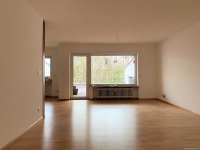 3ZKB Wohnung mit großer Terrasse, PKW-Stellplatz und Einbauküche am Homburg