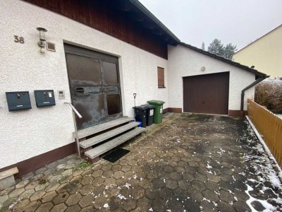 Großzügige Erdgeschosswohnung mit Terrasse und Garten in Lappersdorf