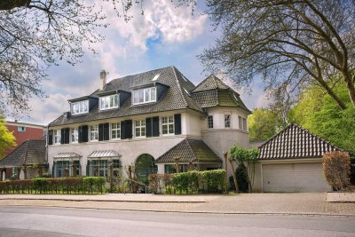 Exklusive 218 qm Altbauwohnung mit großer Dachterrasse und Wintergarten - renoviert - provisionsfrei