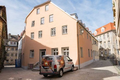 Erstbezug im Herzen von Bayreuth: Stilvolle vollmöblierte 2-Zimmer-Dachgeschosswohnung mit Balkon