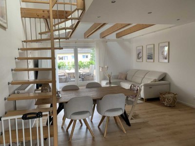 Renovierte, helle Dachgeschoss-Maisonette-Wohnung in bester Lage