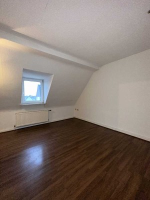 2 Zimmer Dachgeschosswohnung in ruhiger Lage!