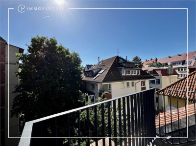 Zentrale 2,5-Zimmer-DG-Wohnung mit Einbauküche & Dachterrasse über Stuttgart