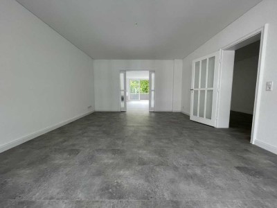 ***helle großzügig geschnittene 4 Zimmerwohnung mit Balkon***